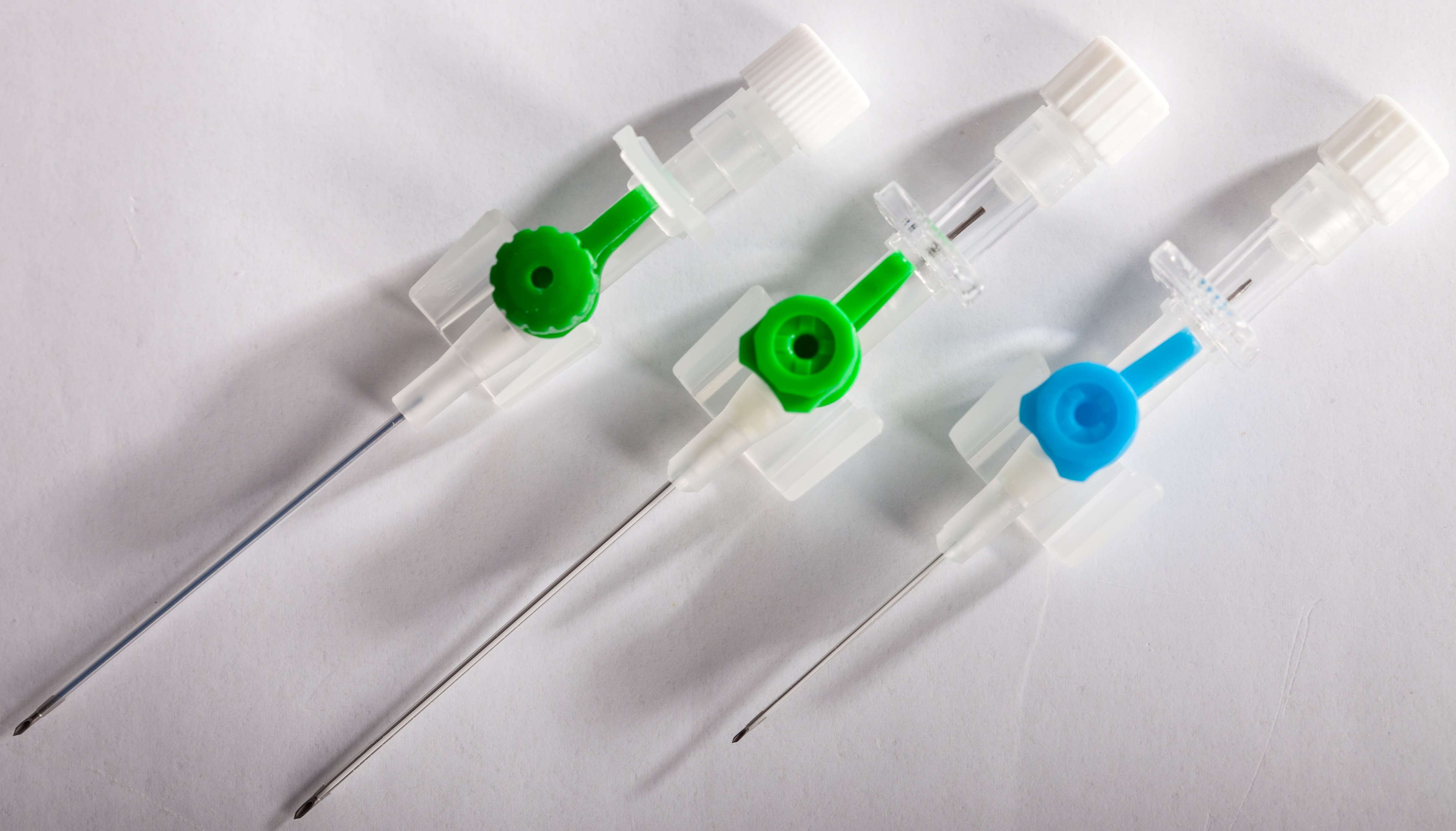 Катетери внутрішньовенні УНОФЛОН з ін’єкційним портом та крильцями 26G